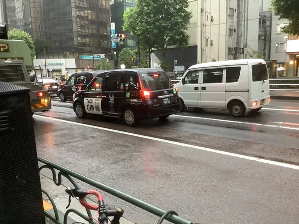 介護職からタクシー運転手に転職の女性